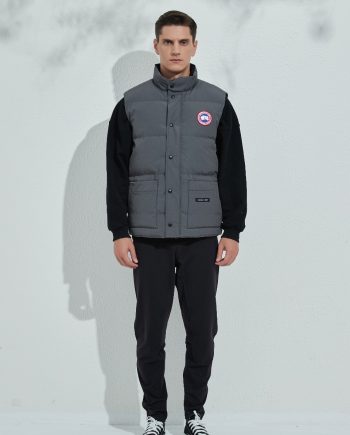 Replica CANADA GOOSE Freestyle down jacket DJ1021169